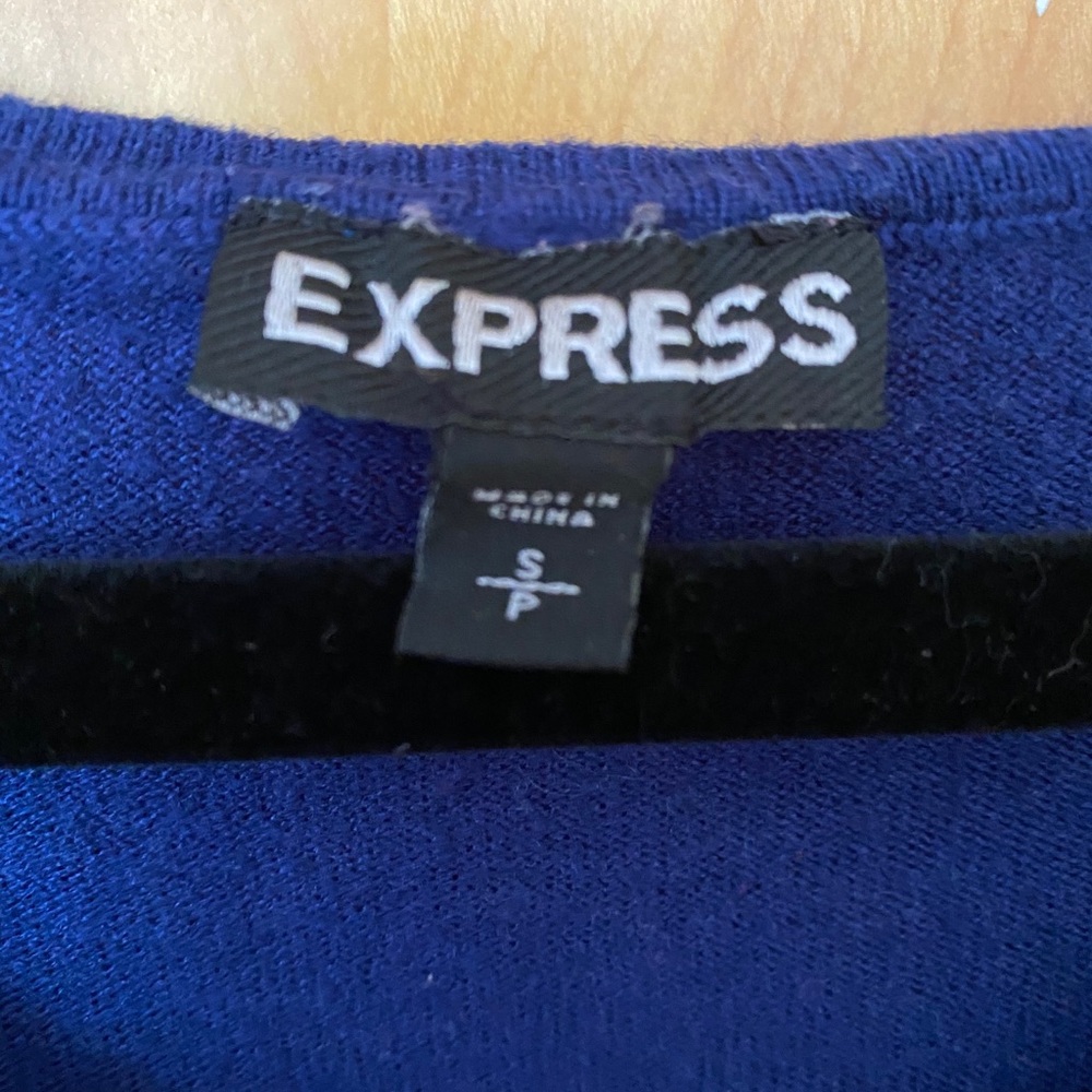 Express Sweater - Picture 3 of 3